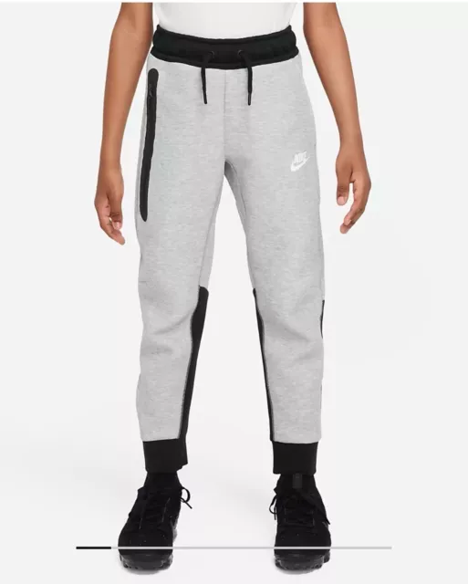 Boys Nike Tech Fleece Joggers Grey / Black Size 8-10