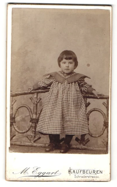 Fotografie M. Eggart, Kaufbeuren, Portrait kleines Mädchen in Kleidchen