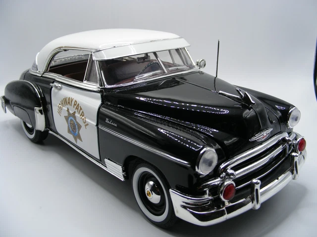Motormax Chevrolet Bel Air 1955 - Modello Auto 1/24 In Metallo - Coupé Blu Argento - Porte E Cofano Aprire - Targa Personalizzata Inclusa