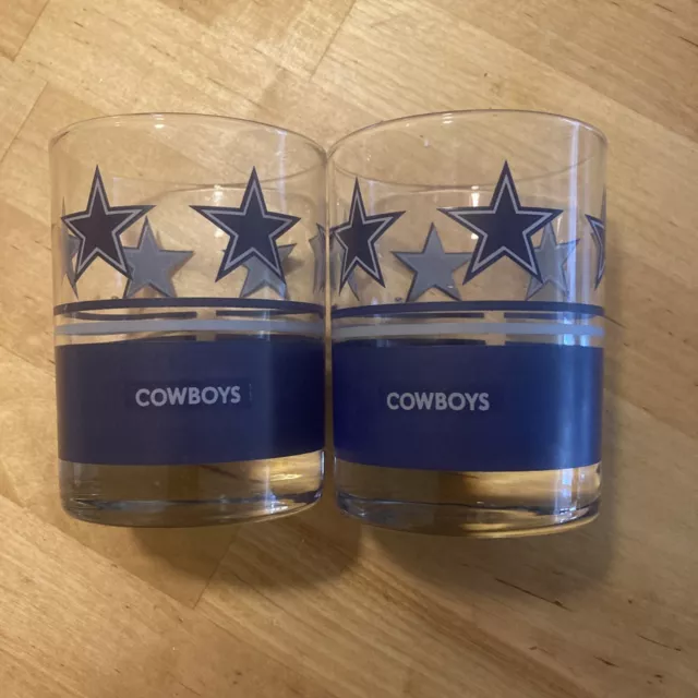 https://www.picclickimg.com/pEYAAOSw7fVj9QV0/Dallas-Cowboys-Football-Glass-Cup-Set-of-Two.webp