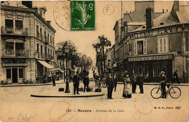 CPA NEVERS - Avenue de la Gare (420796)