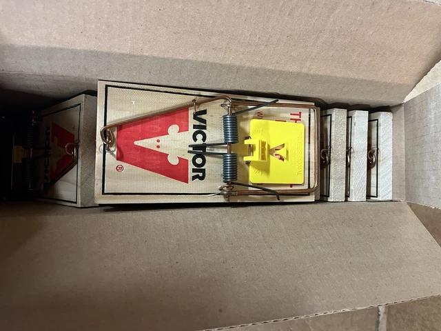 LOT OF 12 Victor Rat Traps  M326 PRO P/N 19040G Lb27