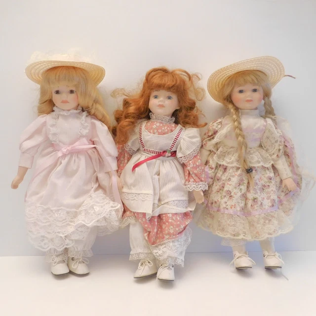 Lot de 5 anciennes petites poupées en céramique / porcelaine