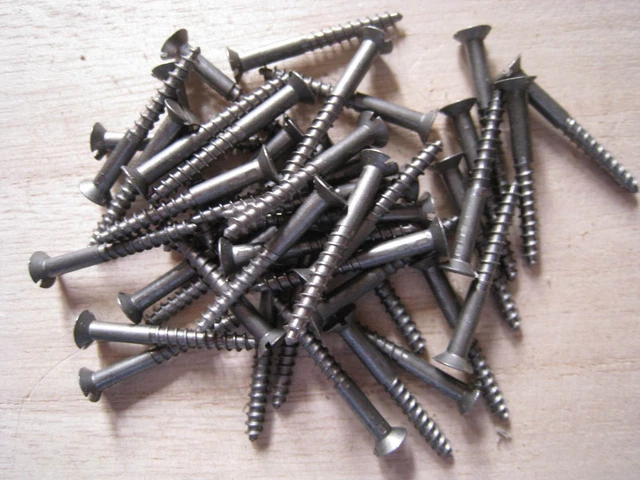 Lot De 17 Vis à Bois Anciennes Fendues – Acier, Dimensions 3x20 Mm, Occasion