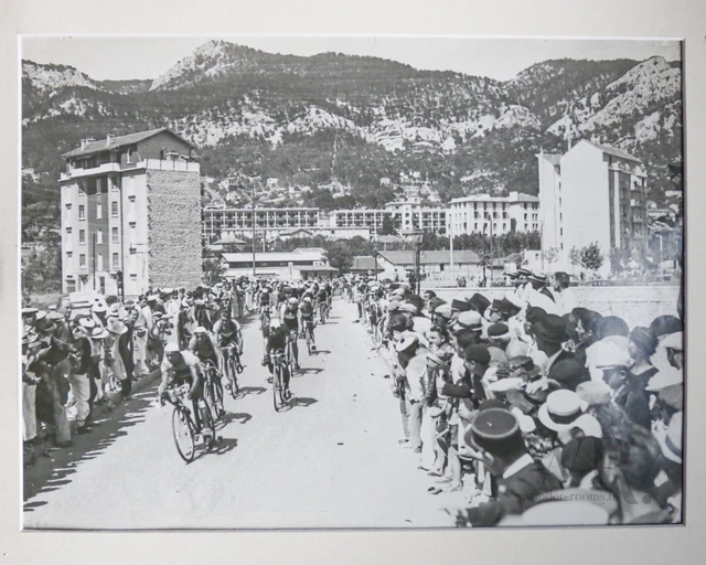 TOUR DE FRANCE 1937 - Grande Photo de presse 30x40cm - Cyclistes et marins