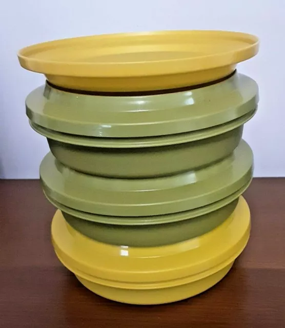 https://www.picclickimg.com/pF0AAOSwa~lhVu0H/3-x-Vintage-Tupperware-Seal-Serve-Olive.webp