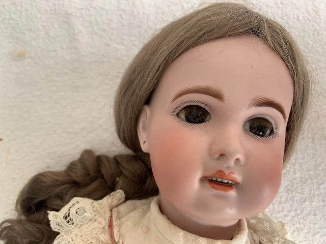 BELLE GRANDE POUPEE Ancienne - En Porcelaine - Des Annees 90 EUR 13,00 - FR