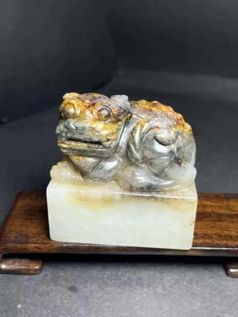 Chinese Exquisite Handmade Lion Carving Hetian Jade Statue