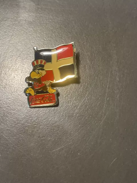 Coca Cola Pin “Dominican Republic” 1984 Olympics International Flag Pin Series