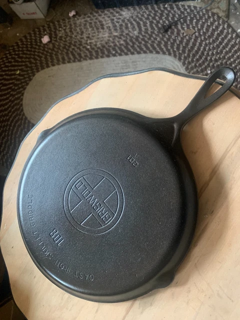 Griswold Cast Iron No.108 Skillet Griddle 201A sits flat block logo Beautiful