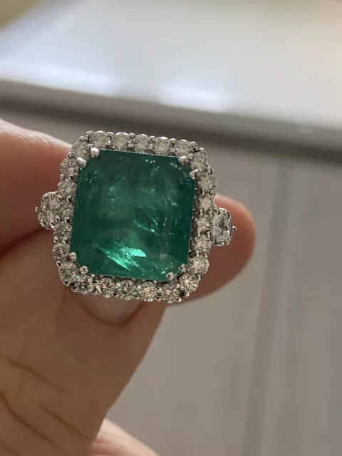 Exceptional 18ct Gold Huge Emerald And Diamond Ring