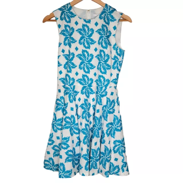 Diane Von Furstenberg Size 2 Blue / White Floral Sleeveless Midi Fit Flare Dress
