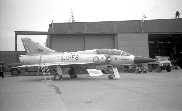2 Esc, französischer AF, Mirage IIIB, Nr. 208 '2-FS' bei Florennes, 68 - Original B&W neg