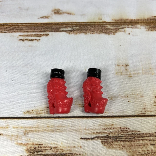 Ever After High School Spirit Raven Queen Apple White Doll Red & Black Shoes GA