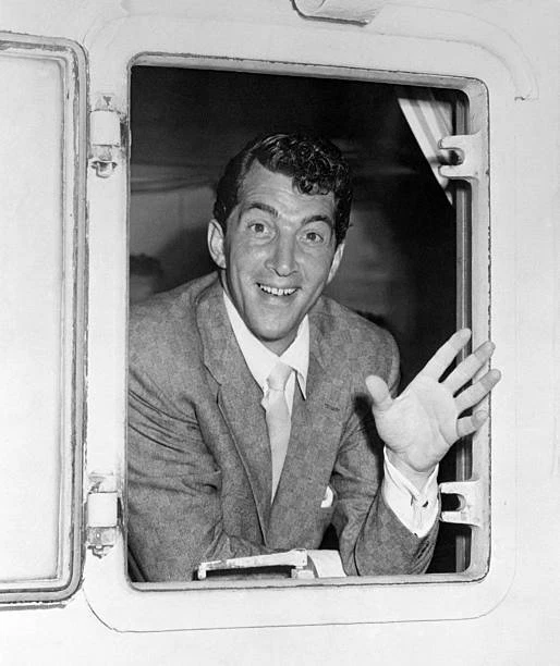 DEAN MARTIN WAVING Arrives. New York Dean Marti 1953