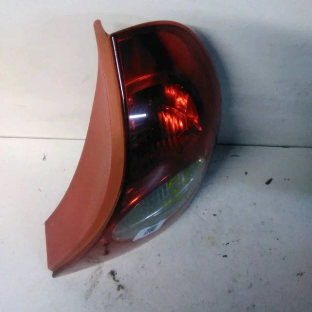 Feu Arrière Droit Pour Renault Clio 2 Phase 2 - Référence OEM 820071414 - Occasion Fonctionnel