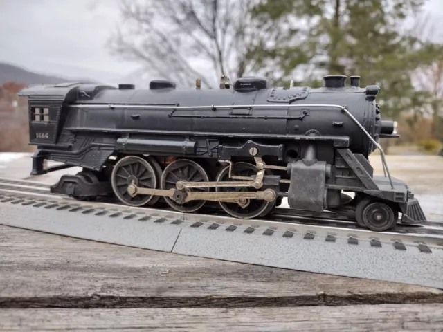LIONEL 027 Steam Locomotive 1666 with issues
