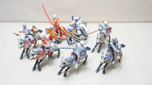 7 Papo  medieval Knights on Horseback 2001