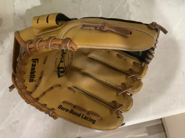 Franklin Sports Baseball/Softball Glove  12” - Field Master - Like New