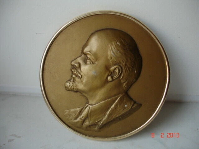 Bassorilievo di figurine di metallo russo comunista V. Lenin URSS Immagine...