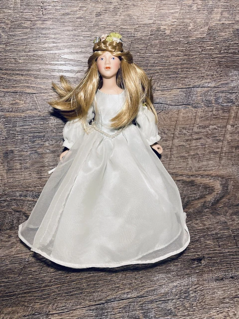 Fairy Tale Collection Cinderella Avon Porcelain Doll & Stand 1984 9 1/4"