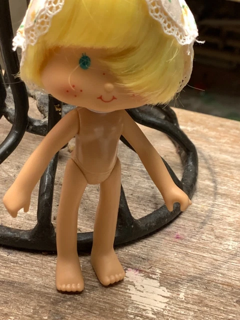CHARLOTTE AUX FRAISES / FIGURINE PVC / 5CM / AVEC FRAISES