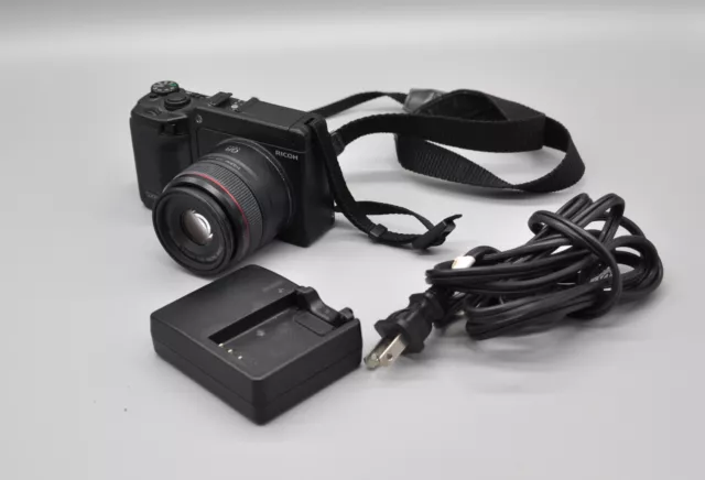 RICOH GXR Digital Camera BODY + A12 50mm + Charger