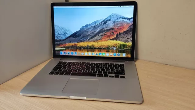 Perfetto Apple MacBook Pro15"  A1398 con batteria nuova