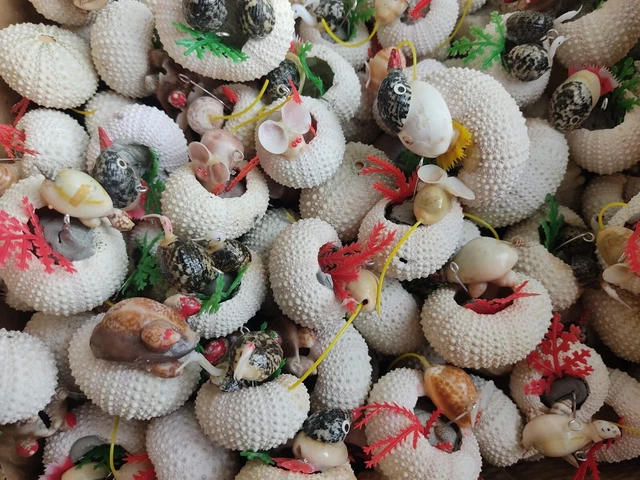 24 Rare Vintage Seashell Animal Trinkets - Vintage 1970's Seaside Novelty Gifts