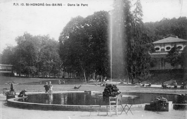 *762 cpa 58 Saint Honoré les Bains - dans le Parc