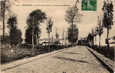 CPA BONNEUIL - La Rue de la Croix et l'Avenue du Chateau (519828)