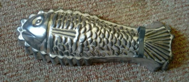 stampo metallo per cucinare a forma di pesce  vintage 