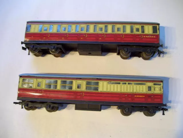 HORNBY DUBLO 3 RAIL 2x CRIMSON RED & CREAM LIVERY COACH CARRIAGE OO GAUGE 00