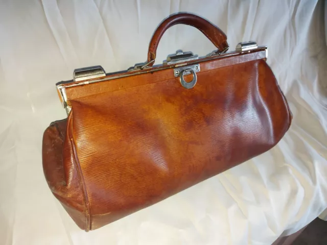 Alte Vintage/Retro Echtleder Reisetasche Hebammentasche mit Chrom Metallbeschlag