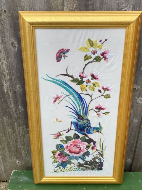 Vintage besticktes Bild. Vögel und Blumen. Gerahmt.  15"" x 28"" sehr guter Zustand