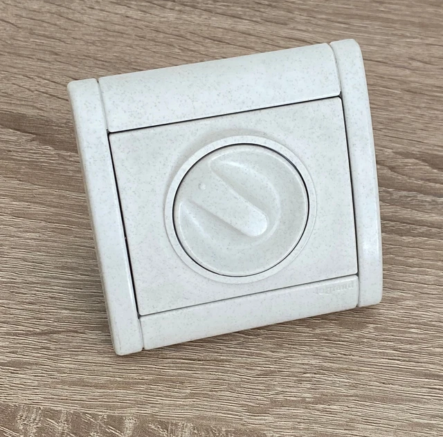 Plaque De Finition Legrand Sagane Silex - Blanc Moucheté - Modèle 85010/850 10 - Neuf