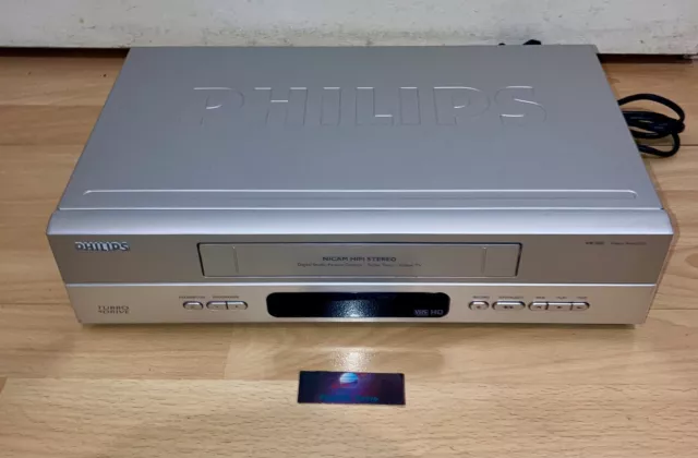 Philips VR550 - Magnétoscope - VHS - 4 têtes - ombre argentée