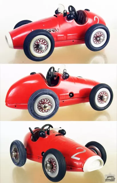 AT720 | Schuco 1070 - "Ferrari" Grand Prix Racer *Vitrine*