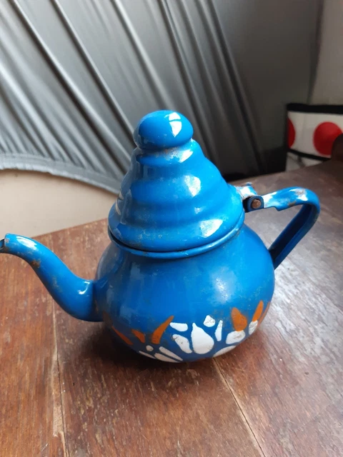 Ancienne petite théière solitaire en porcelaine oies, oiseaux, nature