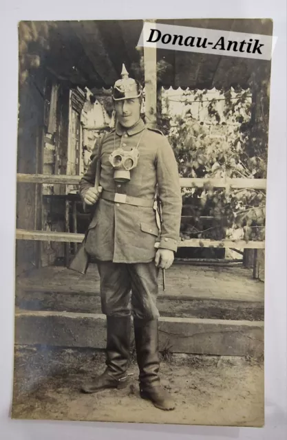 Foto Portrait 1.WK Soldat Feldgrau Gasmaske Pickelhaube Preußen Gewehr Bajonett