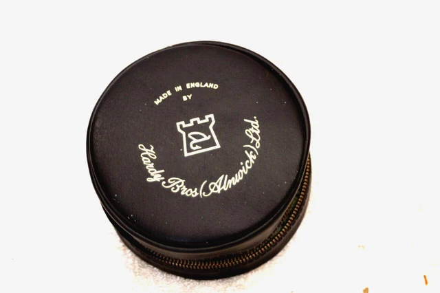 4.1/2" Blue HARDY Fly reel zip case to take up to a 4. 1/4" reel v/fine     (59)