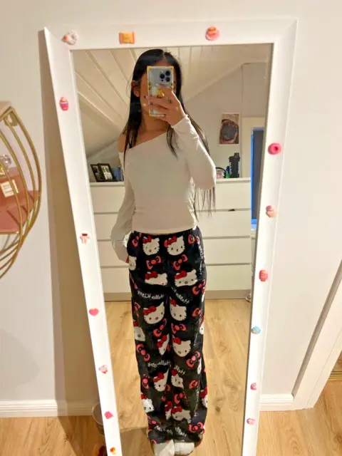 Hello Kitty Pyjama Bottoms Warm Fluffy Loungewear Trousers Size Small PJs