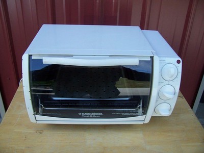 Black & Decker Toast-R-Oven TRO603W - Toaster Oven Broiler Bakes White - Nice