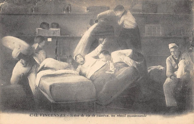 Cpa 94 Vincennes / Scene De Vie De Caserne / Un Reveil Mouvemente