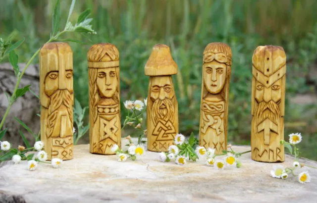 Small set of norse gods. Odin, Thor, Freya, Tyr, Frigg