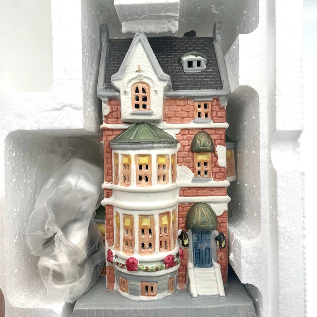 VTG LEMAX CHRISTMAS Village House Porcelain Lighted Old World Town
