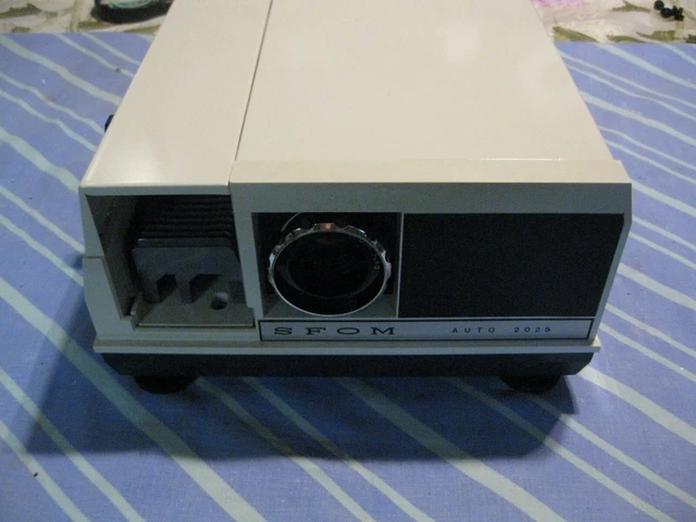 Projecteur Diapositives SFOM 860 Demi Auto – Avec Malle Vintage – Fonctionnel