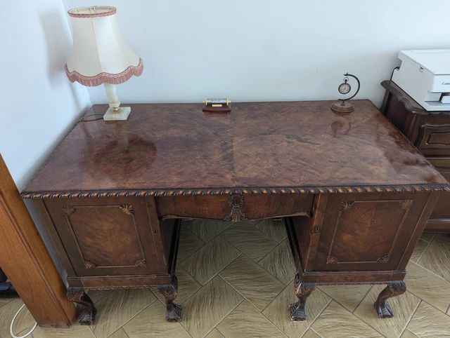 Bureau Anglais Style Regency En Acajou Avec Tiroirs Et Plaque Cuir – Neuf
