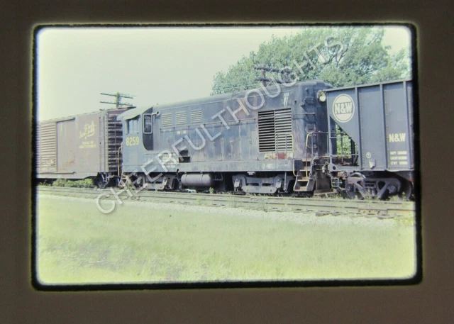 Original '70 Ektachrome Slide NW Norfolk Western 8259 Ship to EMD IHBS  36I39