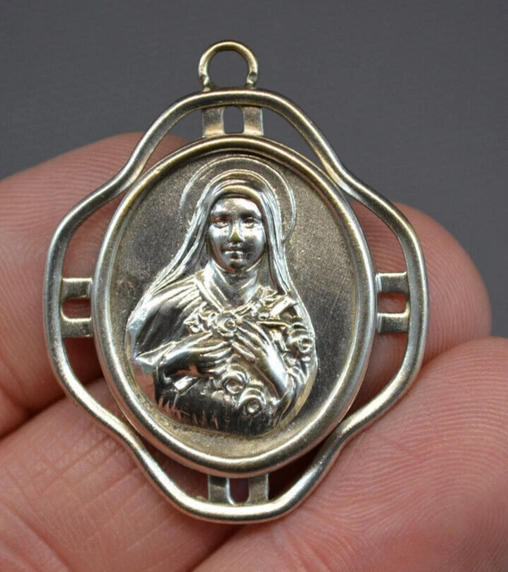Médaille ovale Vierge | Bijoux Anciens & Vintage en Or I Noir Carat